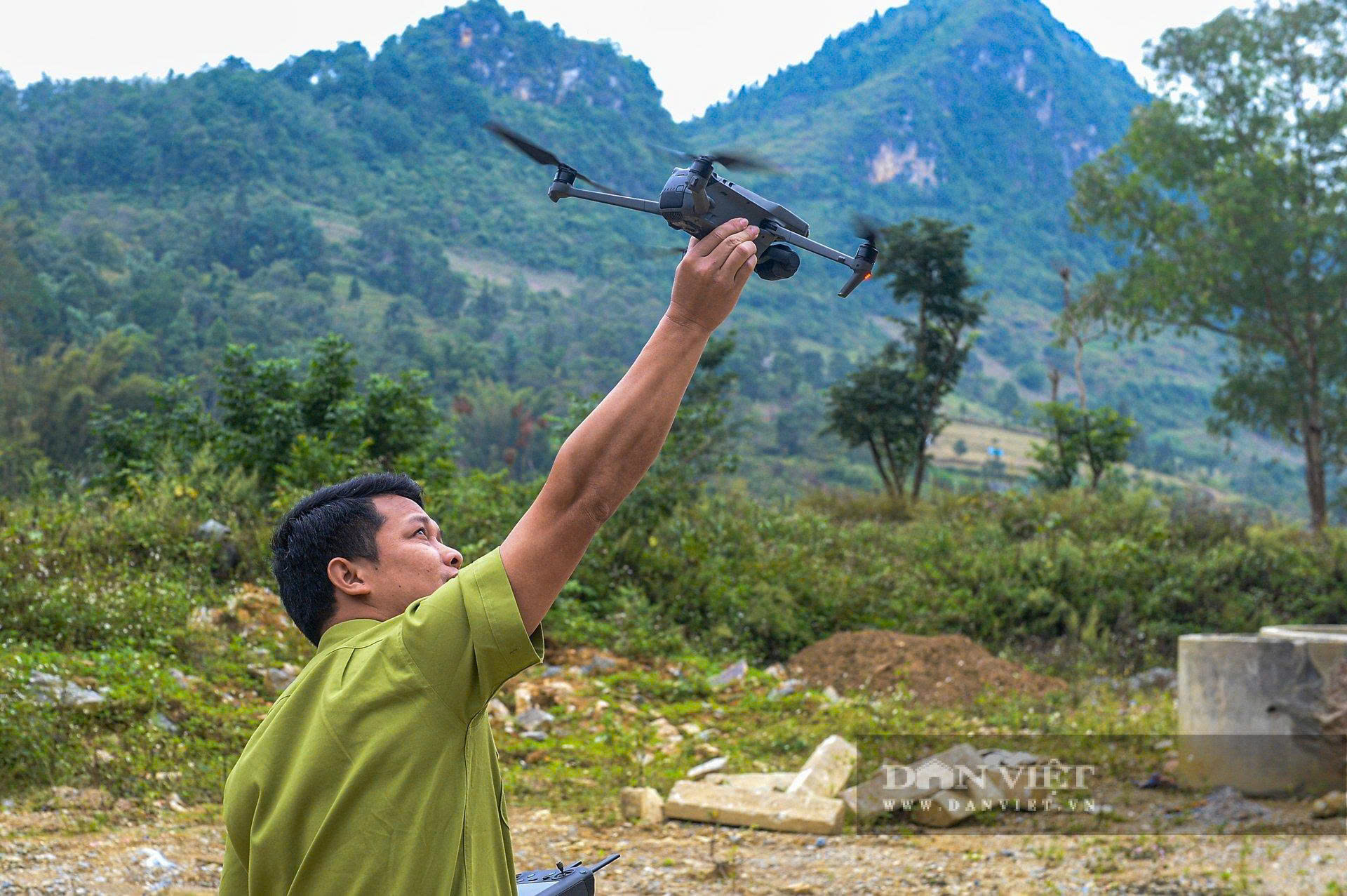 Kiểm lâm Si Ma Cai dùng flycam "mở mắt" trên "biển đá" tai mèo